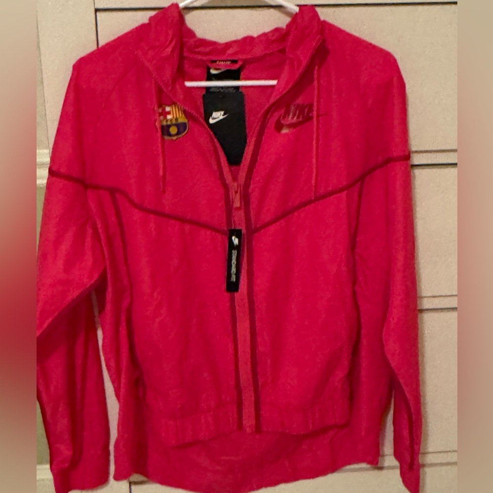 NEW Nike women’s lightweight FCB rain jacket with hood, zipper front Large